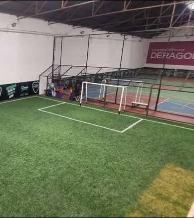 Cancha de fútbol 5 cubierta en La Sede